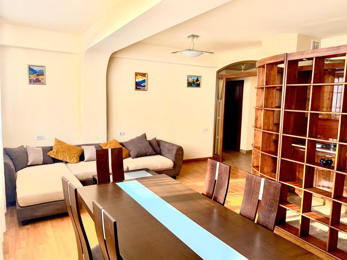 Apartment Amiryan Jerevan Exteriör bild
